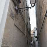 Da qui accediamo nel groviglio di viuzze del borgo antico...